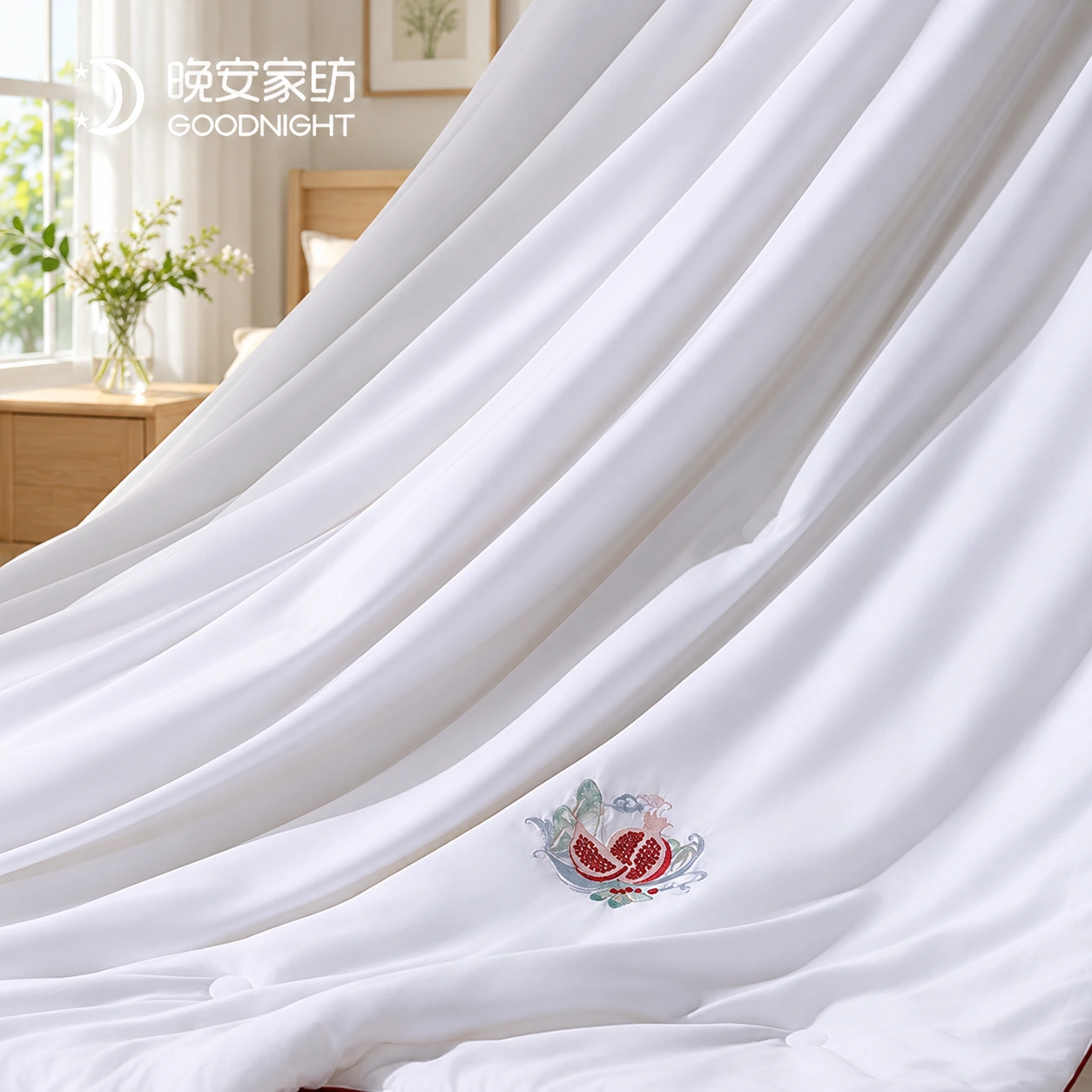 Jinyu Liangyuan Mulberry Silk Quilt: Bright oak bedroom · Scene illustration