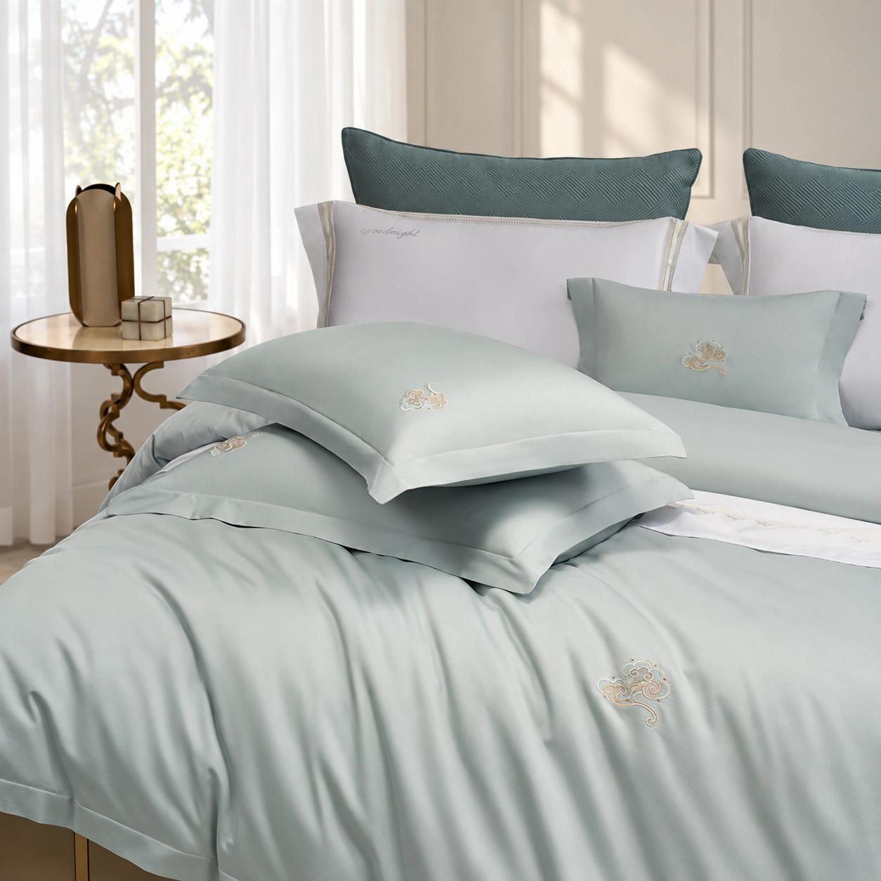 Pingbu Qingyun Four-Piece Bedding Set: Bright window bedroom