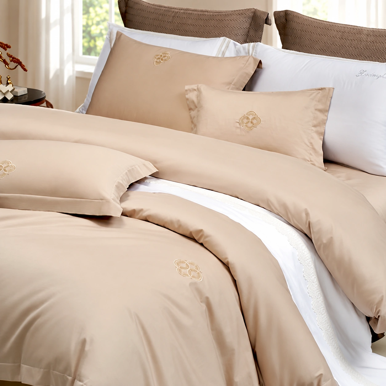 Shilai Yunzhuan Four-Piece Bedding Set: Bright window bedroom